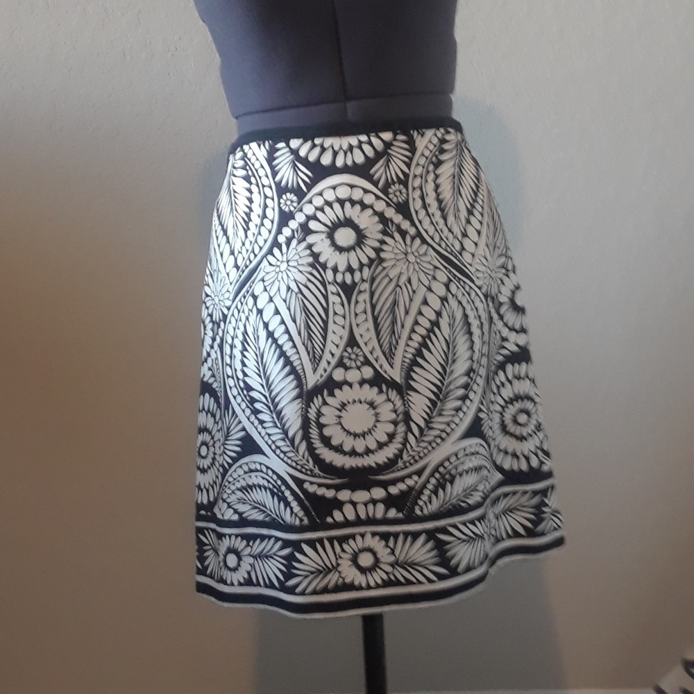 🔥SALE🔥Banana Republic‎ Black & White Floral Patterned Skirt